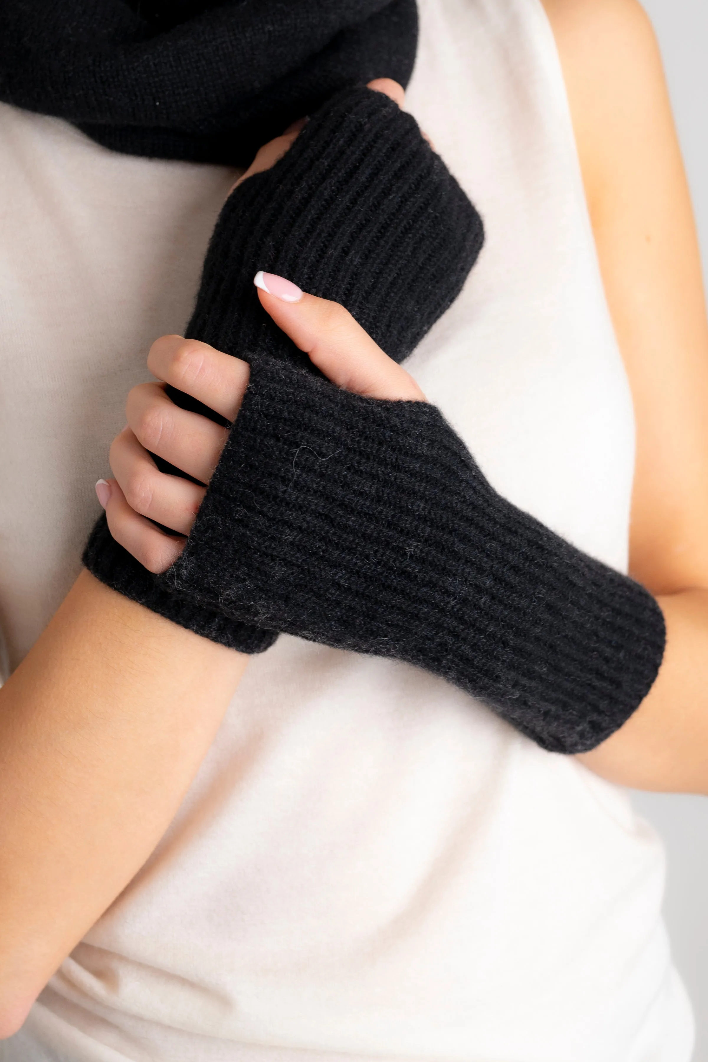 Cashmere Rib Mittens Black