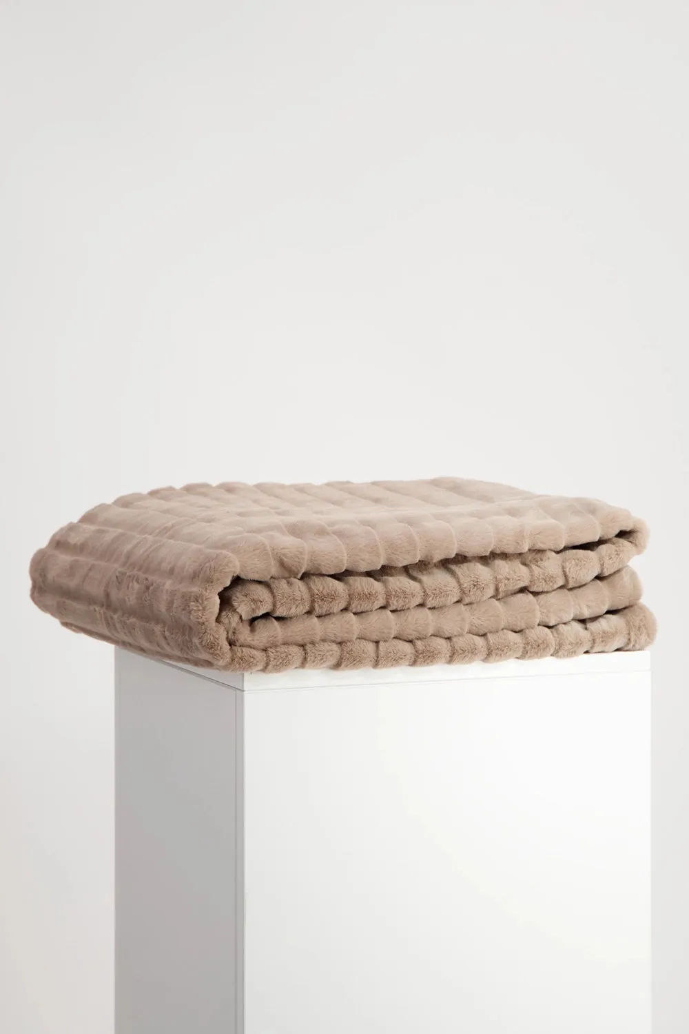 Monari Faux Fur Blanket 808270