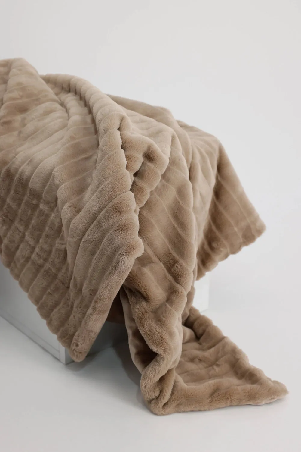 Monari Faux Fur Blanket 808270